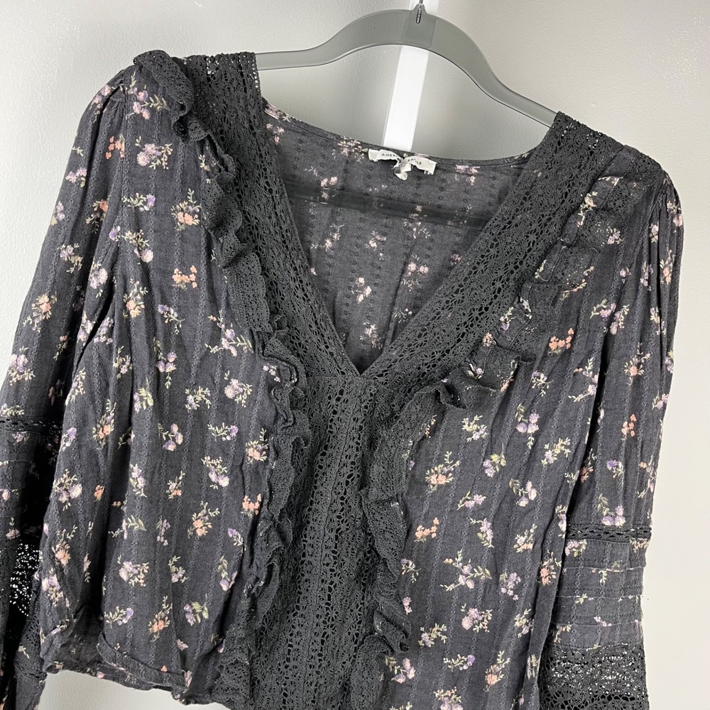 American Eagle Boho Cropped Top Womens M Gray Floral Lace Trim Peasant